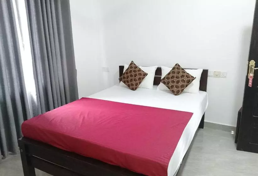 Hotelli Laxsume Guest House Nilaveli