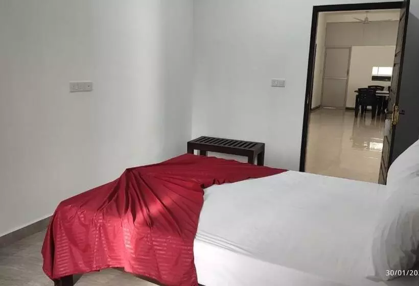 Hotelli Laxsume Guest House Nilaveli