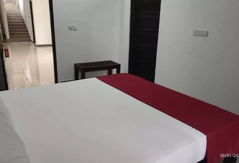 Hotelli Laxsume Guest House Nilaveli