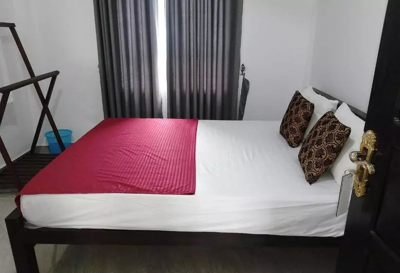 Hotelli Laxsume Guest House Nilaveli