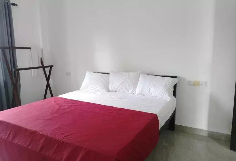 Hotelli Laxsume Guest House Nilaveli