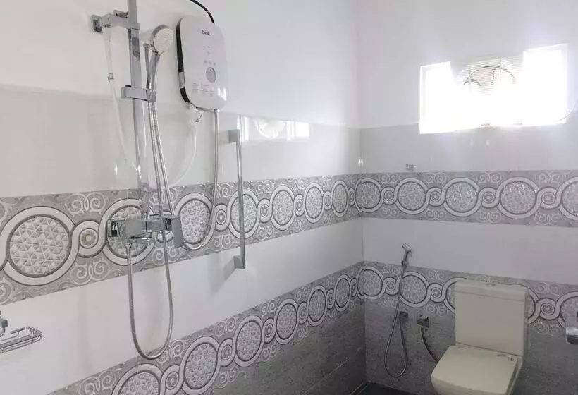 Hotelli Laxsume Guest House Nilaveli