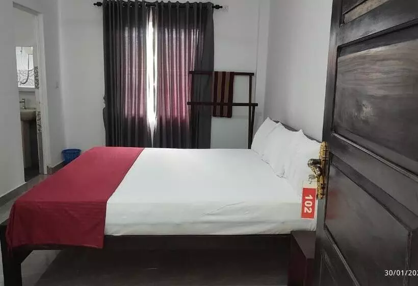 Hotelli Laxsume Guest House Nilaveli