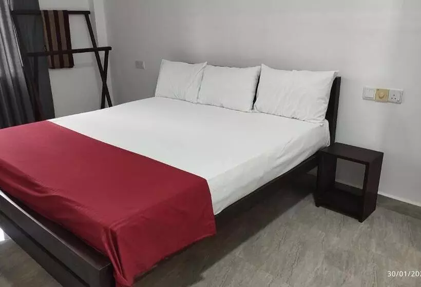 Hotelli Laxsume Guest House Nilaveli