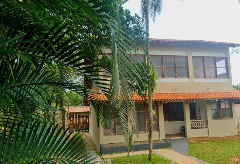 ペンション Lara S House