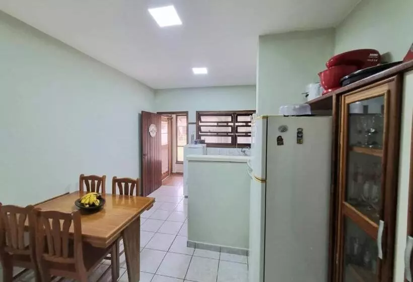 ペンション Lara S House