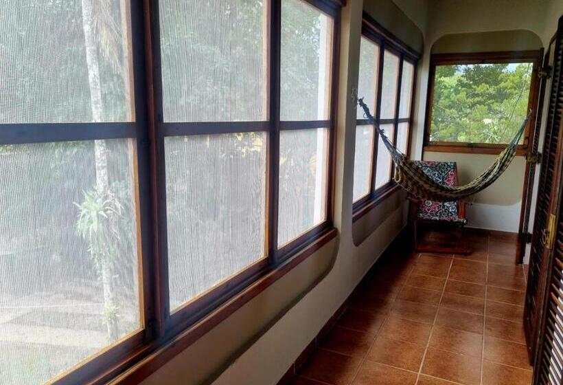 ペンション Lara S House