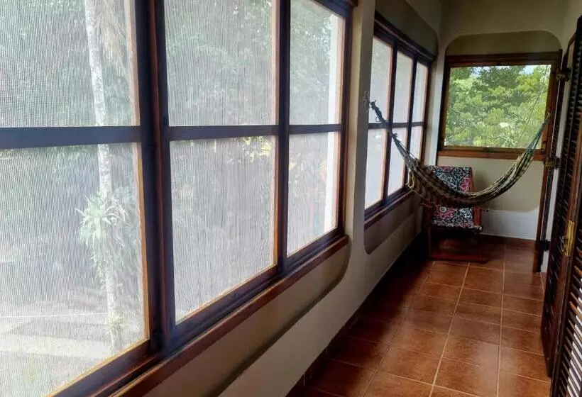 ペンション Lara S House