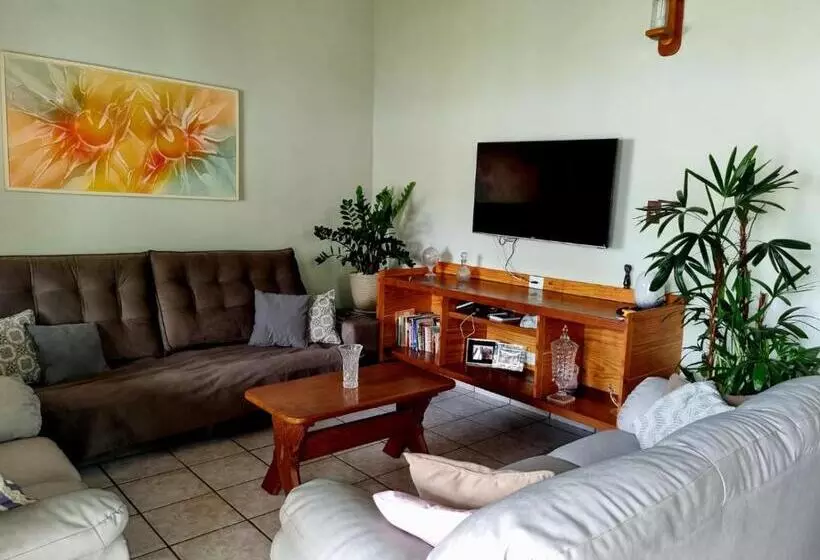 ペンション Lara S House