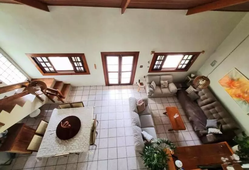 ペンション Lara S House