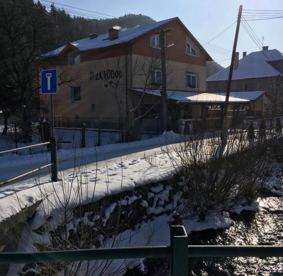 פנסיון Penzion Za Vodou