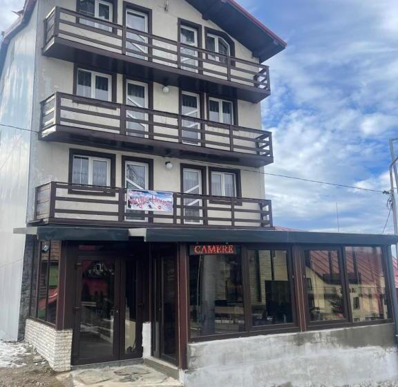 Pensiunea White House