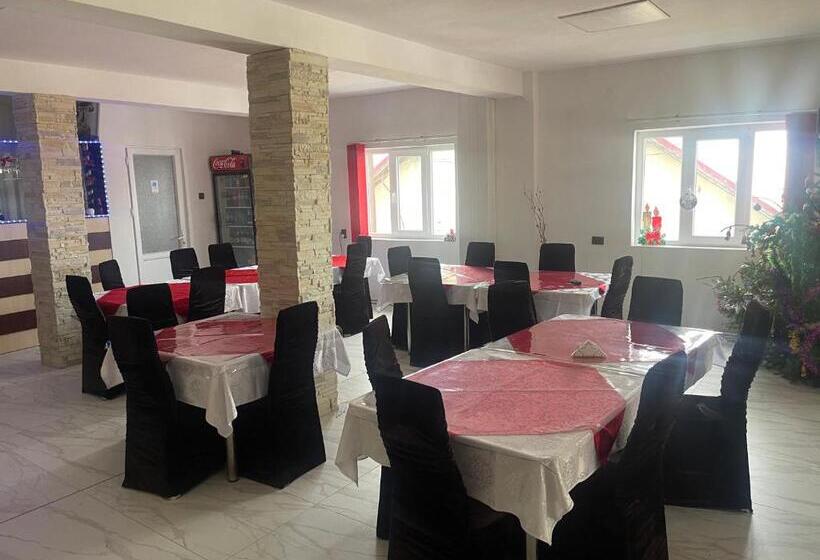 Pensiunea White House