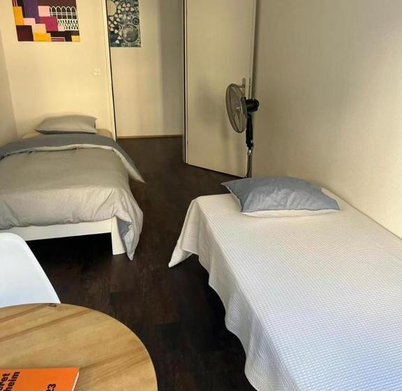 Ostello Basel Stadt Gundeldingen Zimmer 402, Wc In The Hallway, Outside The Room