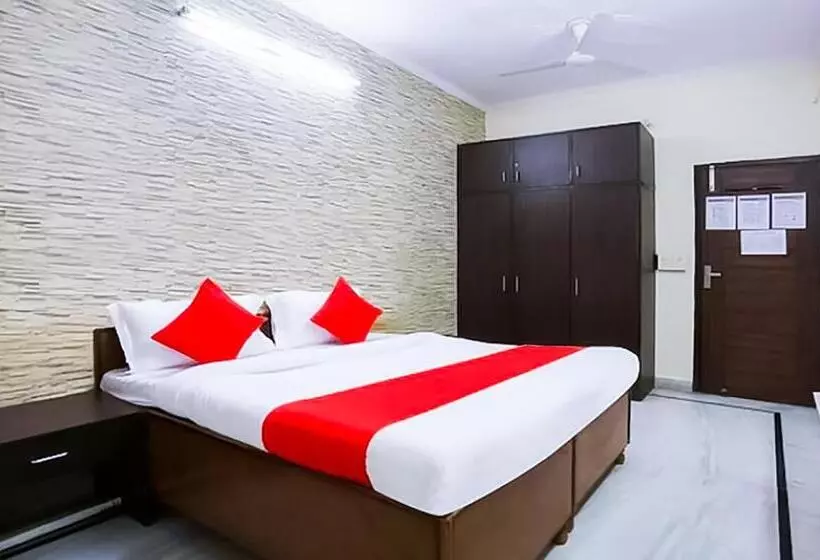 Hotelli Flagship Green High Near Laxmi Nagar Metro Station