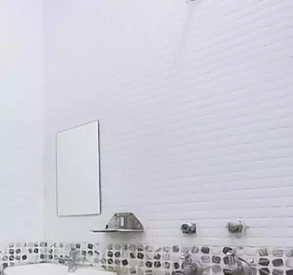 Hotelli Flagship Green High Near Laxmi Nagar Metro Station