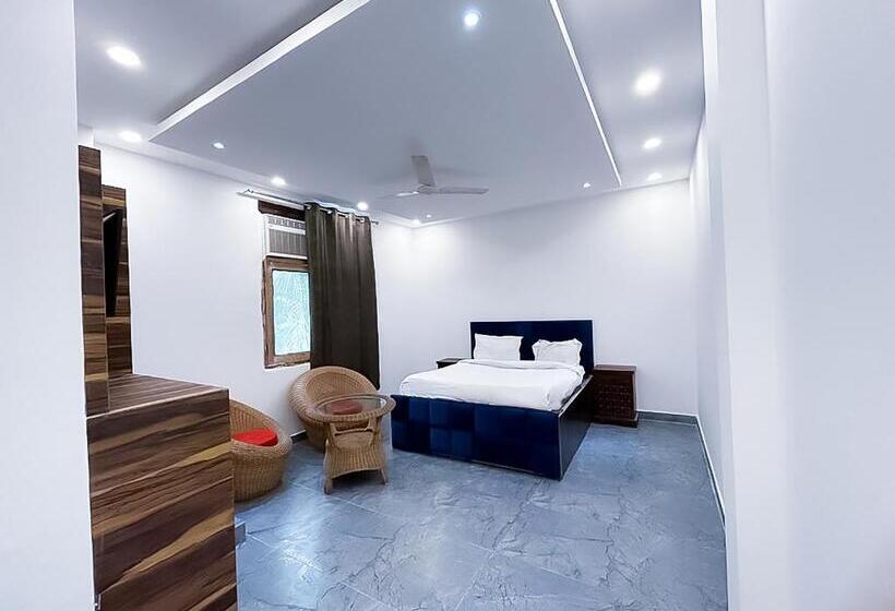 בית מלון כפרי Js Garden Near Jaypee Hospital