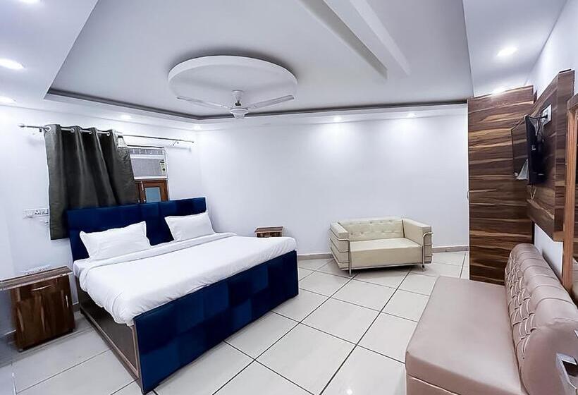 בית מלון כפרי Js Garden Near Jaypee Hospital