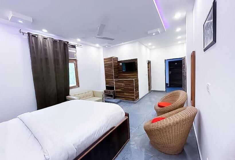 בית מלון כפרי Js Garden Near Jaypee Hospital