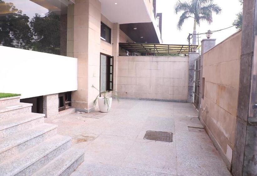 هتل Lyf Corporate Suites Noida Sector 19