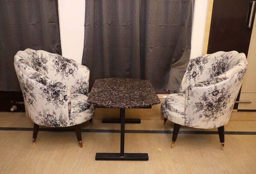 هتل Lyf Corporate Suites Noida Sector 19