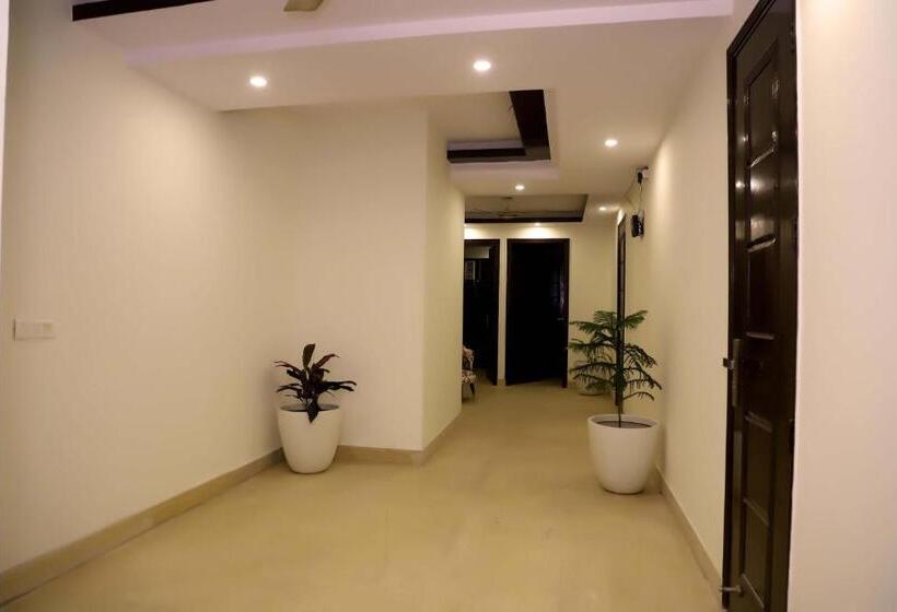 هتل Lyf Corporate Suites Noida Sector 19