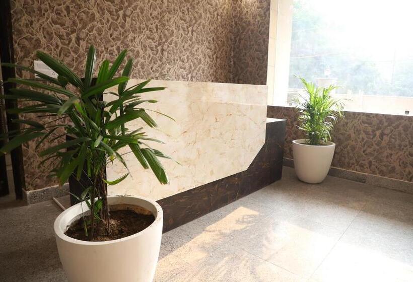 هتل Lyf Corporate Suites Noida Sector 19