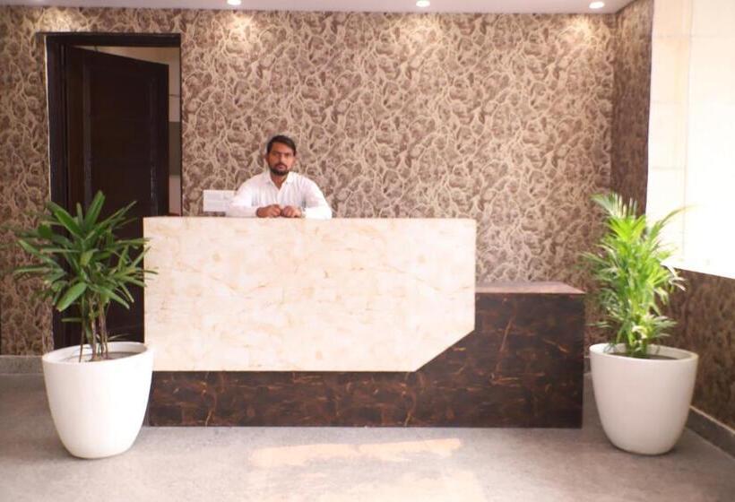 هتل Lyf Corporate Suites Noida Sector 19