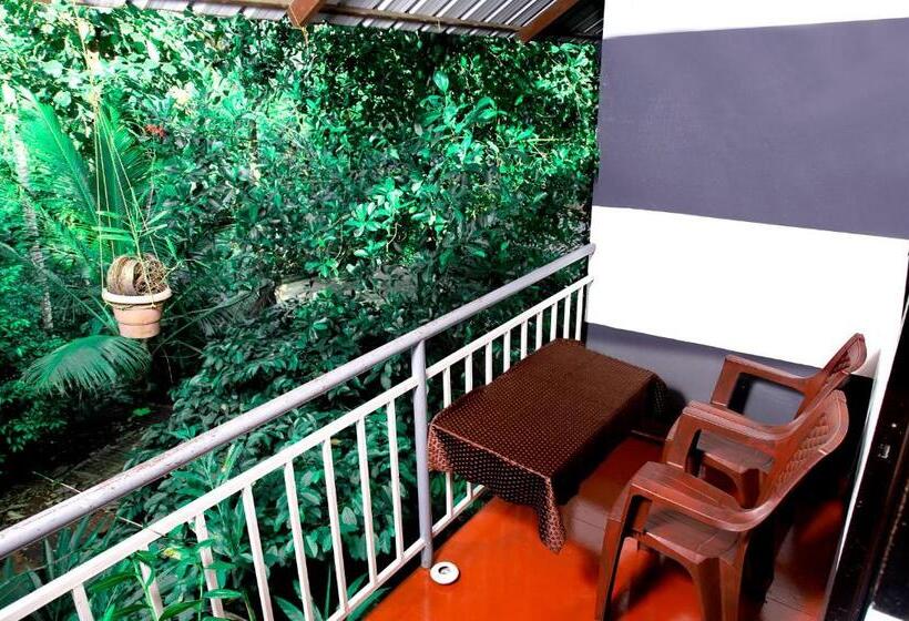 Hotel The Wayside Tree House And Private Villas