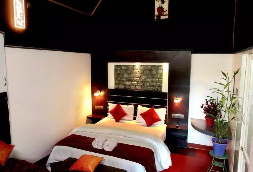 Hotelli The Wayside Tree House And Private Villas