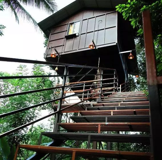 Hotelli The Wayside Tree House And Private Villas