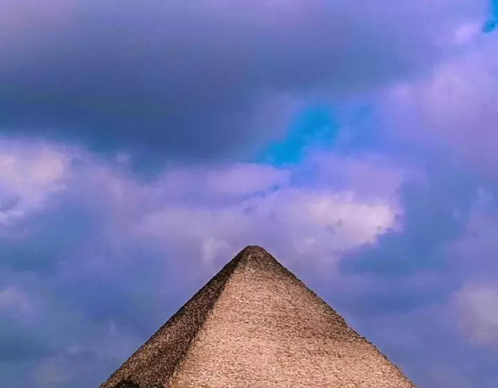 هتل Three Pyramid View
