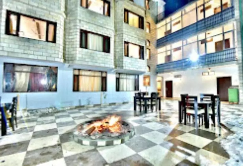 Kapoor Resort Manali