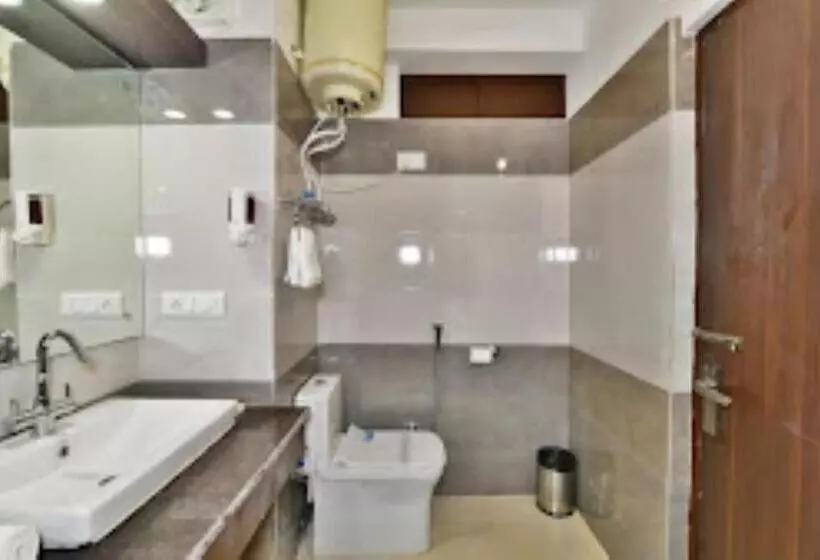 Kapoor Resort Manali