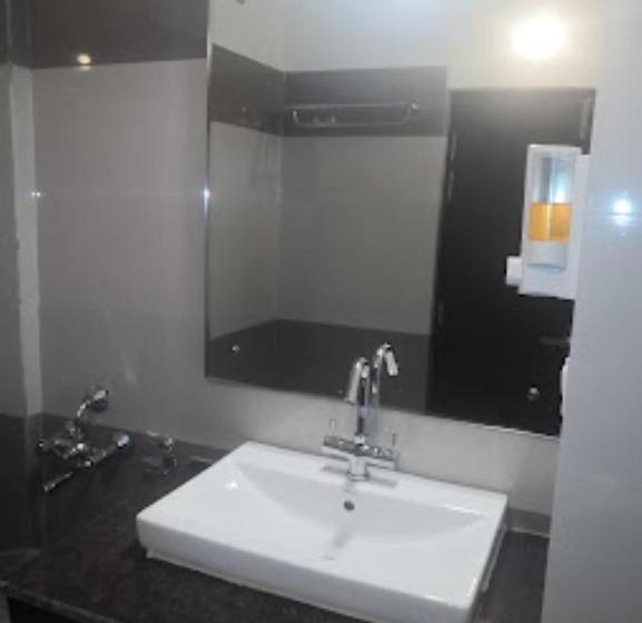 Kapoor Resort Manali