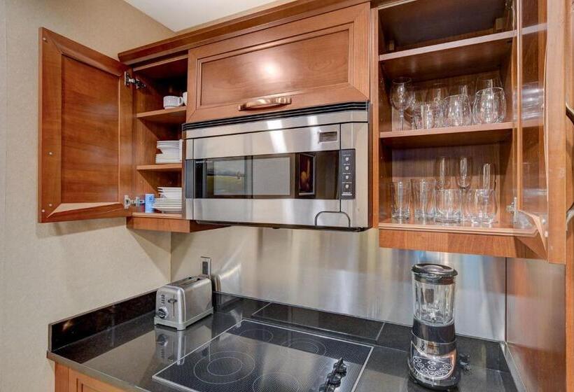 29th Ph Mgm Signature Suite With A Massive Balcony