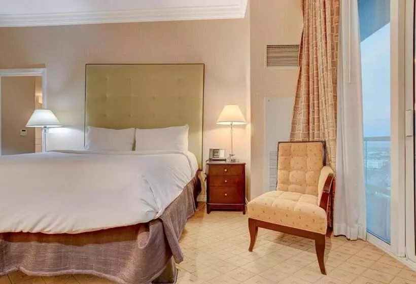 29th Ph Mgm Signature Suite With A Massive Balcony