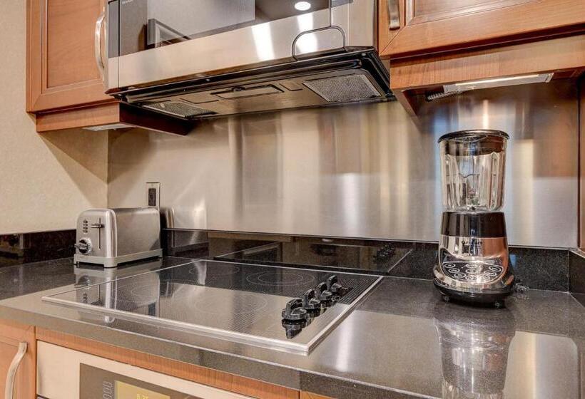 29th Ph Mgm Signature Suite With A Massive Balcony