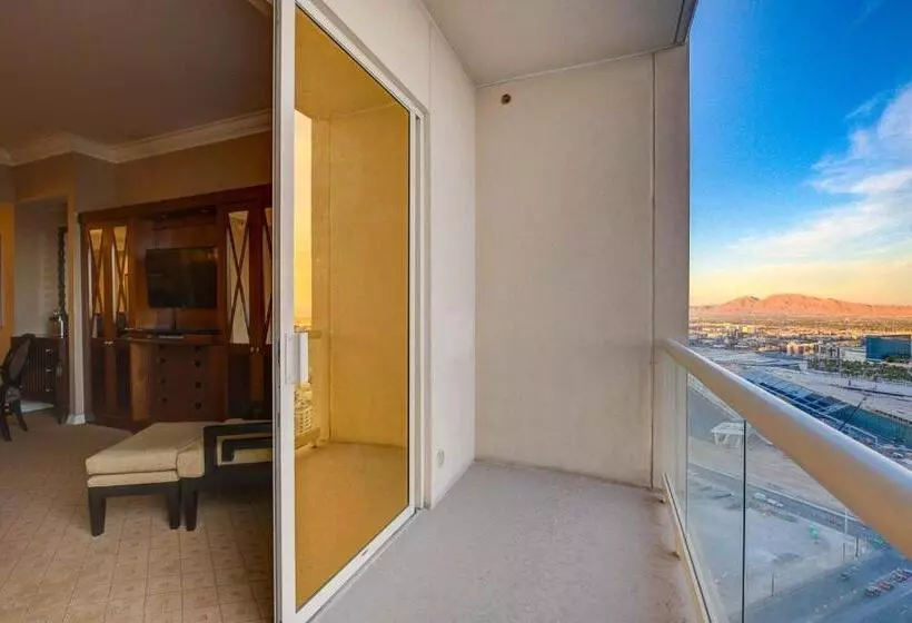 29th Ph Mgm Signature Suite With A Massive Balcony