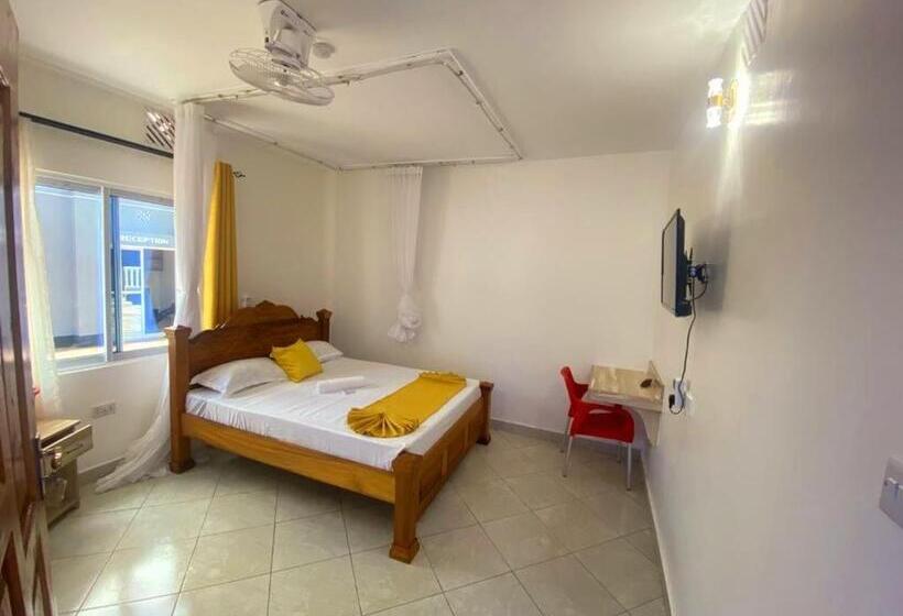 پانسیون Mtwapa Texas Villa Guest House