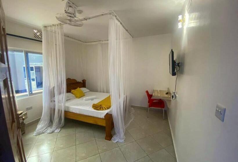 پانسیون Mtwapa Texas Villa Guest House