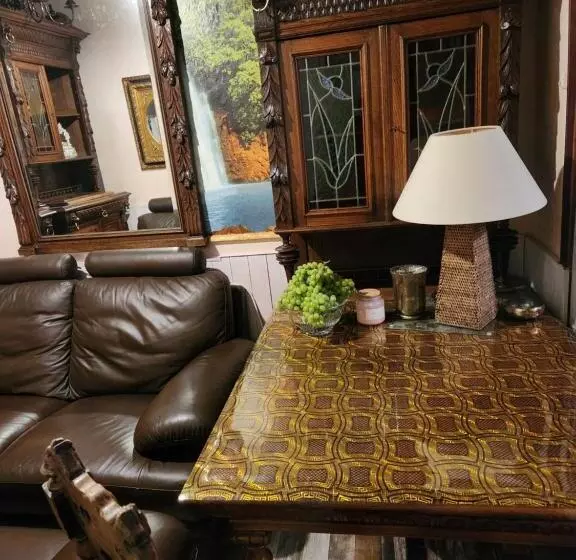 پانسیون Room In House 2 Floors 2 Bedrooms Near Central Station