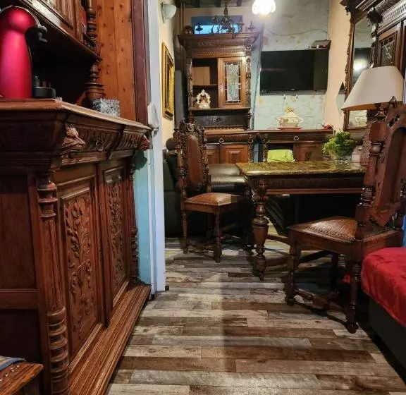 پانسیون Room In House 2 Floors 2 Bedrooms Near Central Station