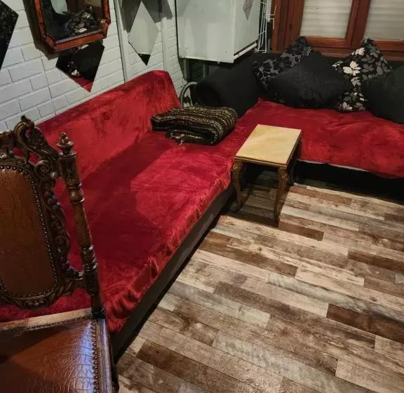 پانسیون Room In House 2 Floors 2 Bedrooms Near Central Station