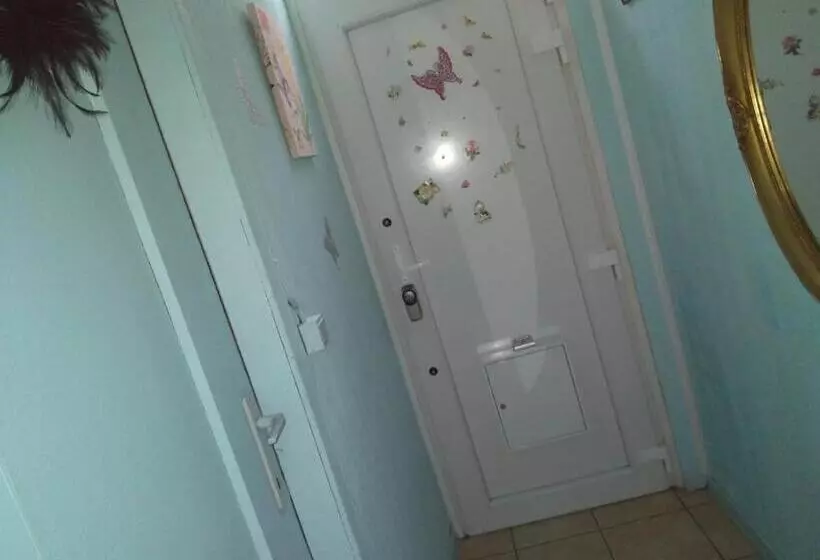 پانسیون Room In House 2 Floors 2 Bedrooms Near Central Station