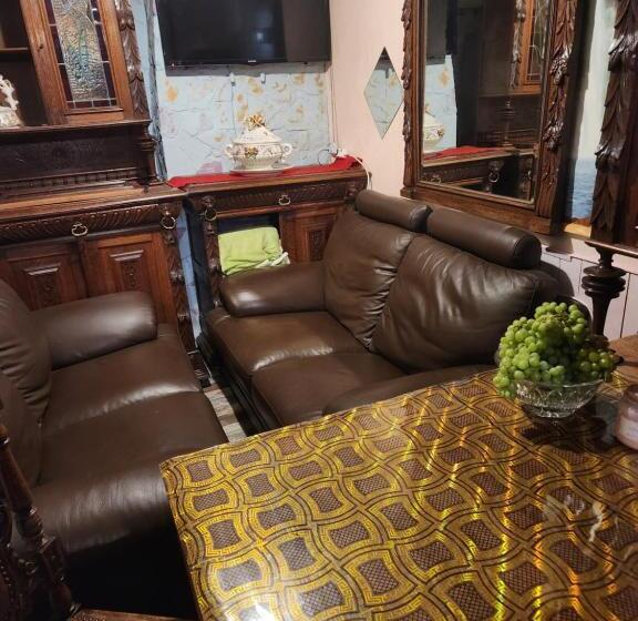 پانسیون Room In House   2 Floors 2 Bedrooms Near Central Station