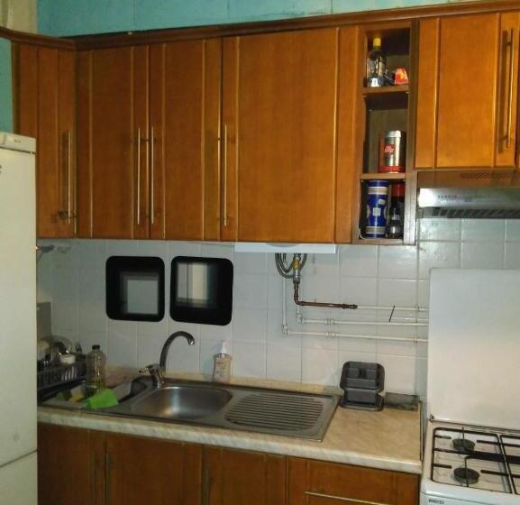 پانسیون Room In House   2 Floors 2 Bedrooms Near Central Station