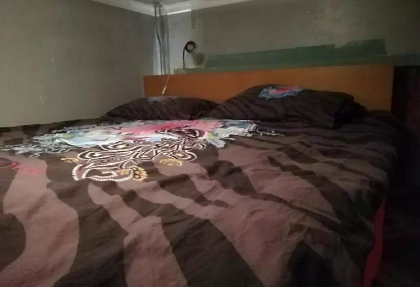 پانسیون Room In House 2 Floors 2 Bedrooms Near Central Station