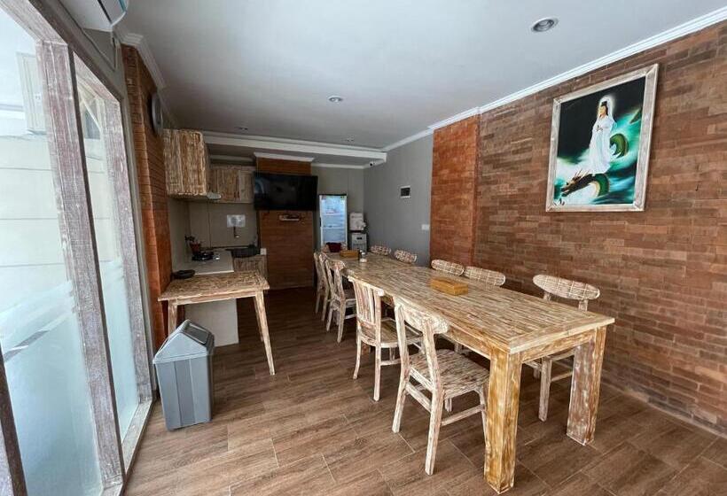 Pensió The Jimbaran Five