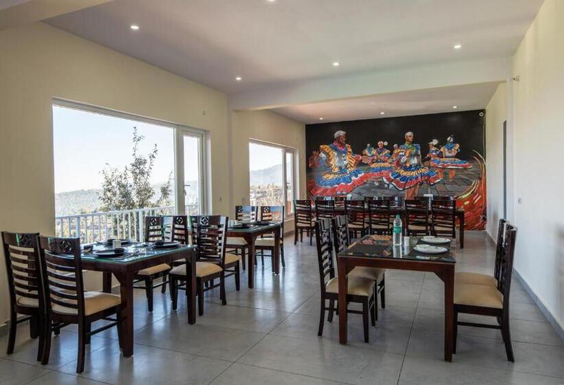 Shree Parijat Resort At Mukteshwar Hill Station With Himalayan View